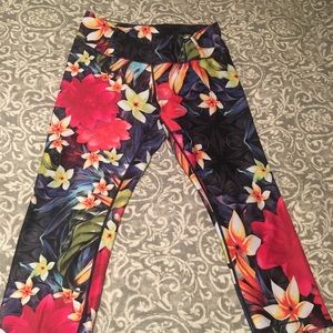 Calia by Carrie Underwood capri leggings